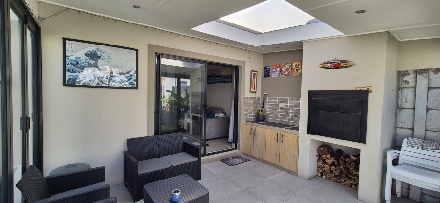 2 Bedroom Property for Sale in Parklands North Western Cape